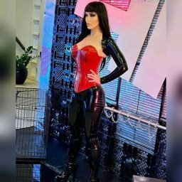 Photo by KarinaClarketv with the username @KarinaClarketv,  May 1, 2024 at 11:06 PM. The post is about the topic Dominatrix and the text says '#dominatrix #corset'