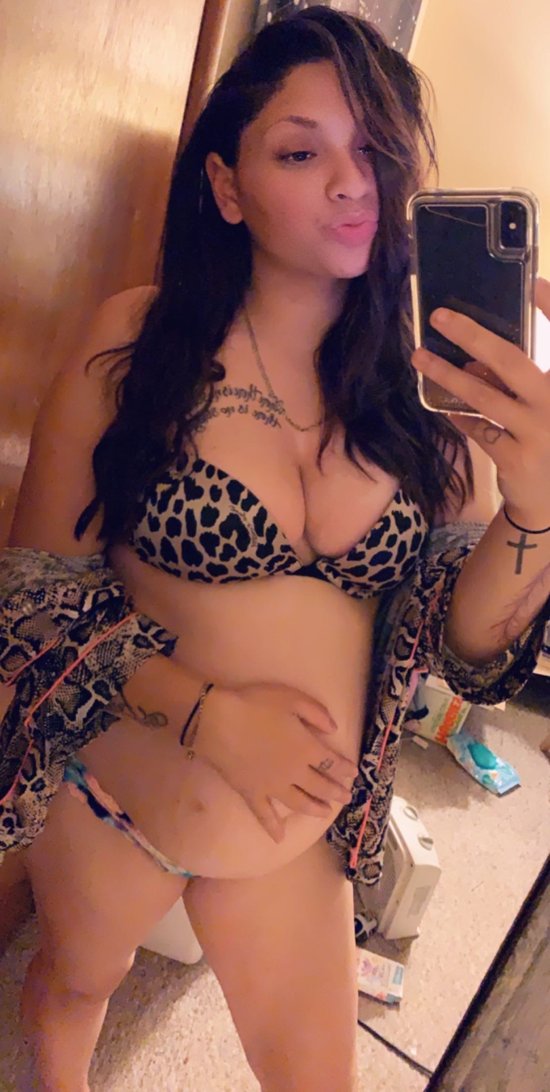 Photo by SuperSquirt69 with the username @SuperSquirt69,  December 15, 2019 at 3:07 AM. The post is about the topic MILF and the text says 'who wants to bust in me? 😏💦'