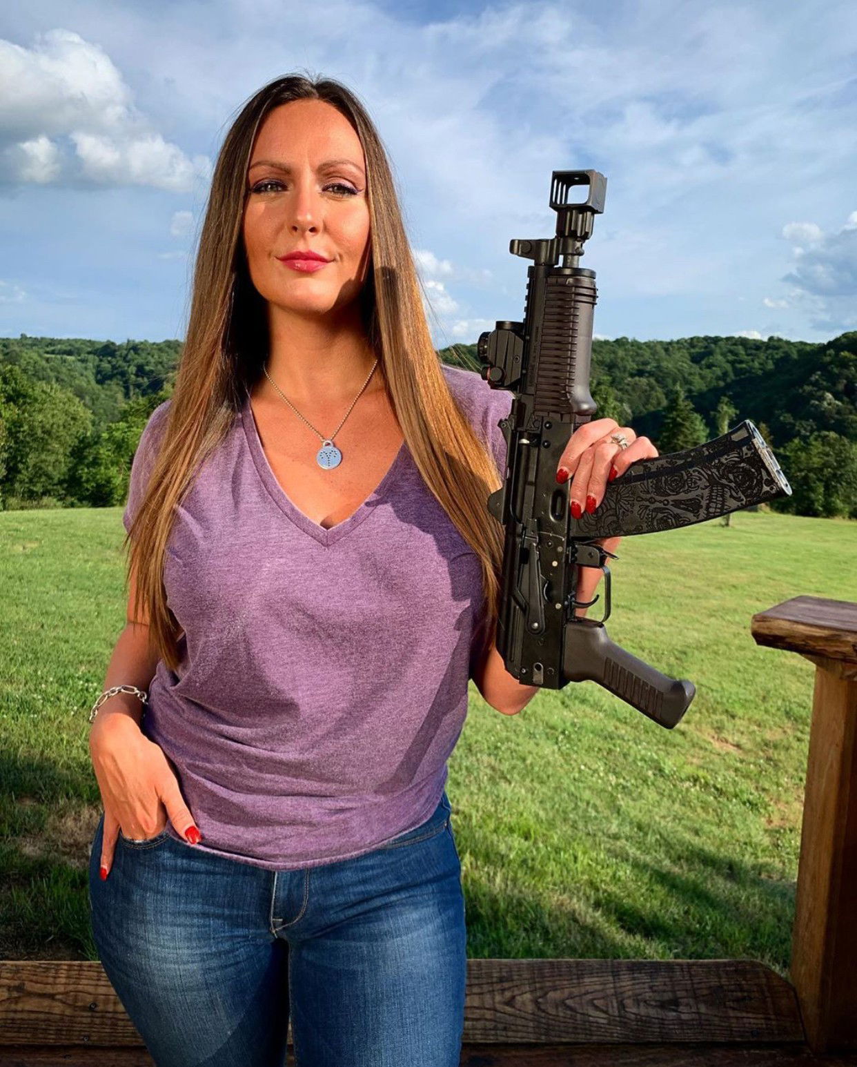 Photo by Senorpunisher with the username @Senorpunisher,  August 3, 2019 at 5:15 PM. The post is about the topic GunsNBabes