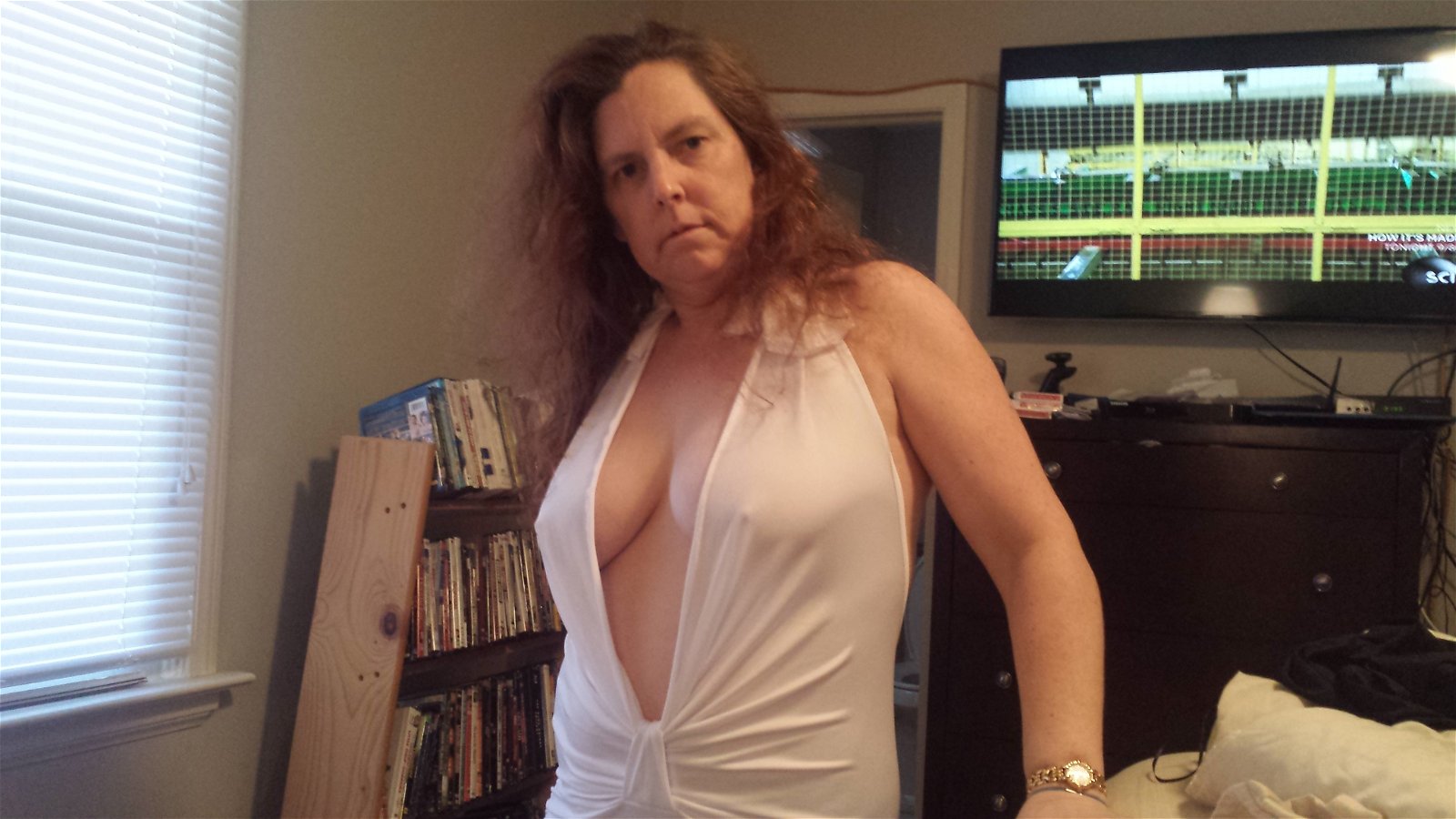 Photo by Marks69 with the username @Marks69,  February 10, 2020 at 4:58 AM. The post is about the topic Side-boob & downblouse