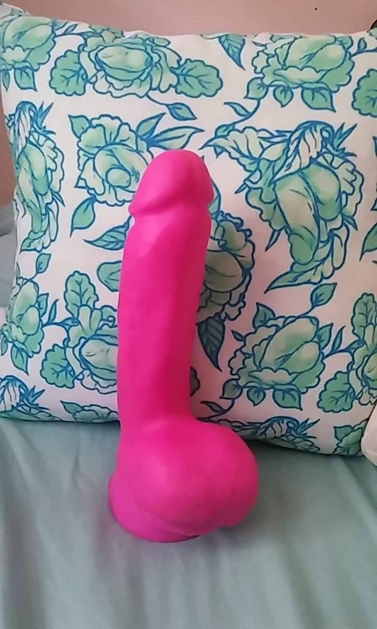 Photo by Foolishlittlegurl with the username @Foolishlittlegurl,  July 29, 2019 at 10:56 PM. The post is about the topic LittleBit and the text says 'My new hott pink toy🤗 do u like it?'