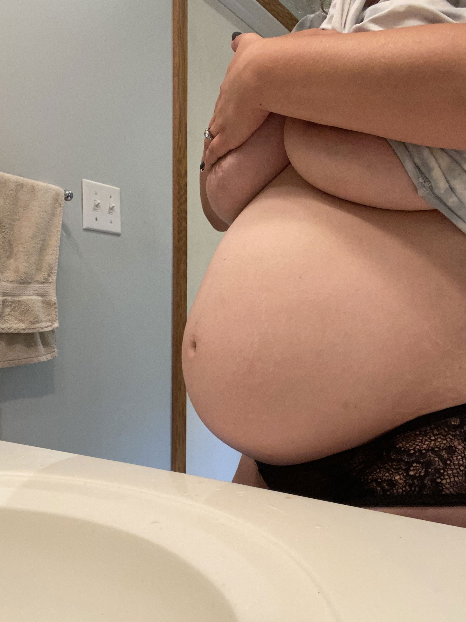 Album by AnnaJane with the username @AnnaJane,  August 5, 2020 at 10:20 PM. The post is about the topic Pregnant and the text says 'Cum see me in action'