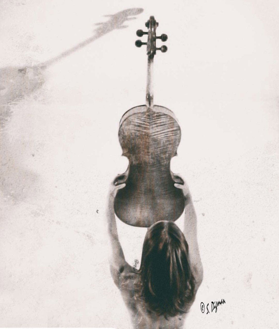 Photo by PolyAnnieStudios with the username @PolyAnnieStudios, who is a star user,  September 29, 2019 at 5:54 AM. The post is about the topic erotic art and the text says 'The cello is my favorite instrument! the one that speaks to my soul the most. 
photo from earlier years! 
https://www.patreon.com/polyannie'