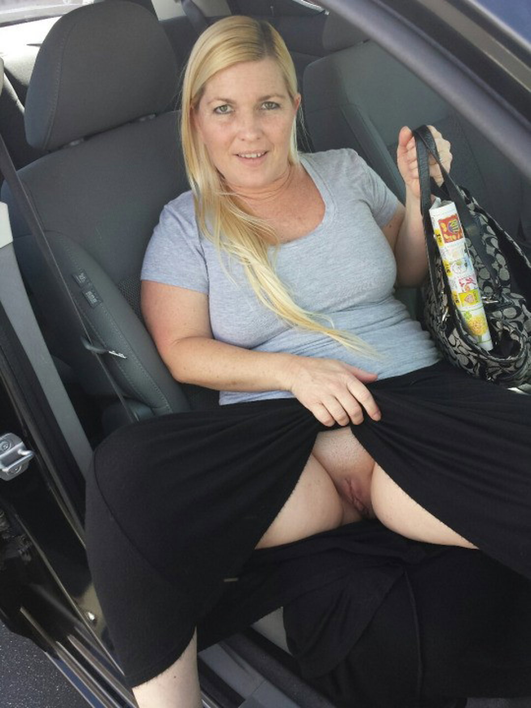 Photo by eatshisowncreampie with the username @eatshisowncreampie,  August 17, 2019 at 3:38 PM. The post is about the topic upskirt outdoors flashing