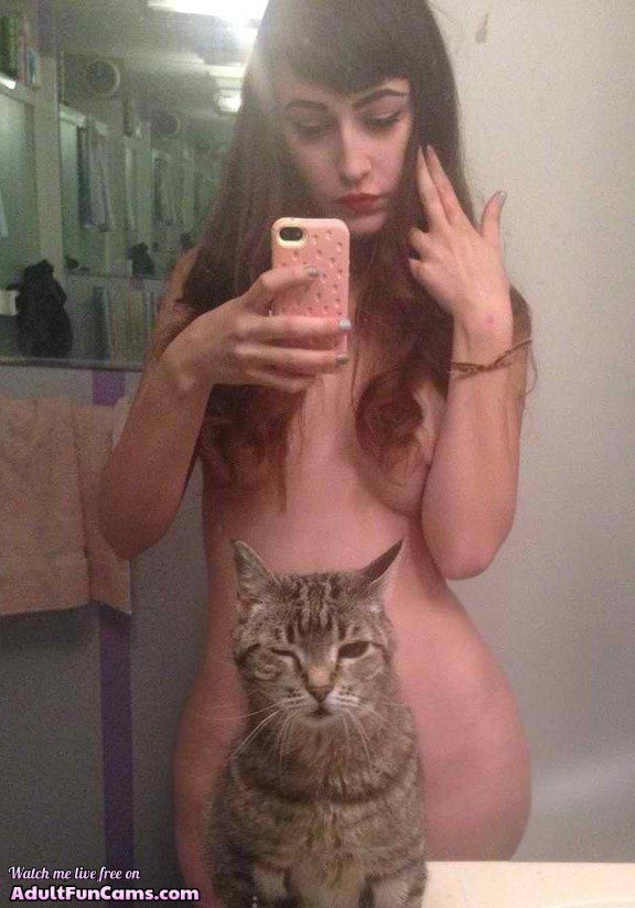 Photo by Pornoobabe77 with the username @Pornoobabe77,  September 17, 2020 at 12:02 AM. The post is about the topic Indifferent Cats In Amateur Porn