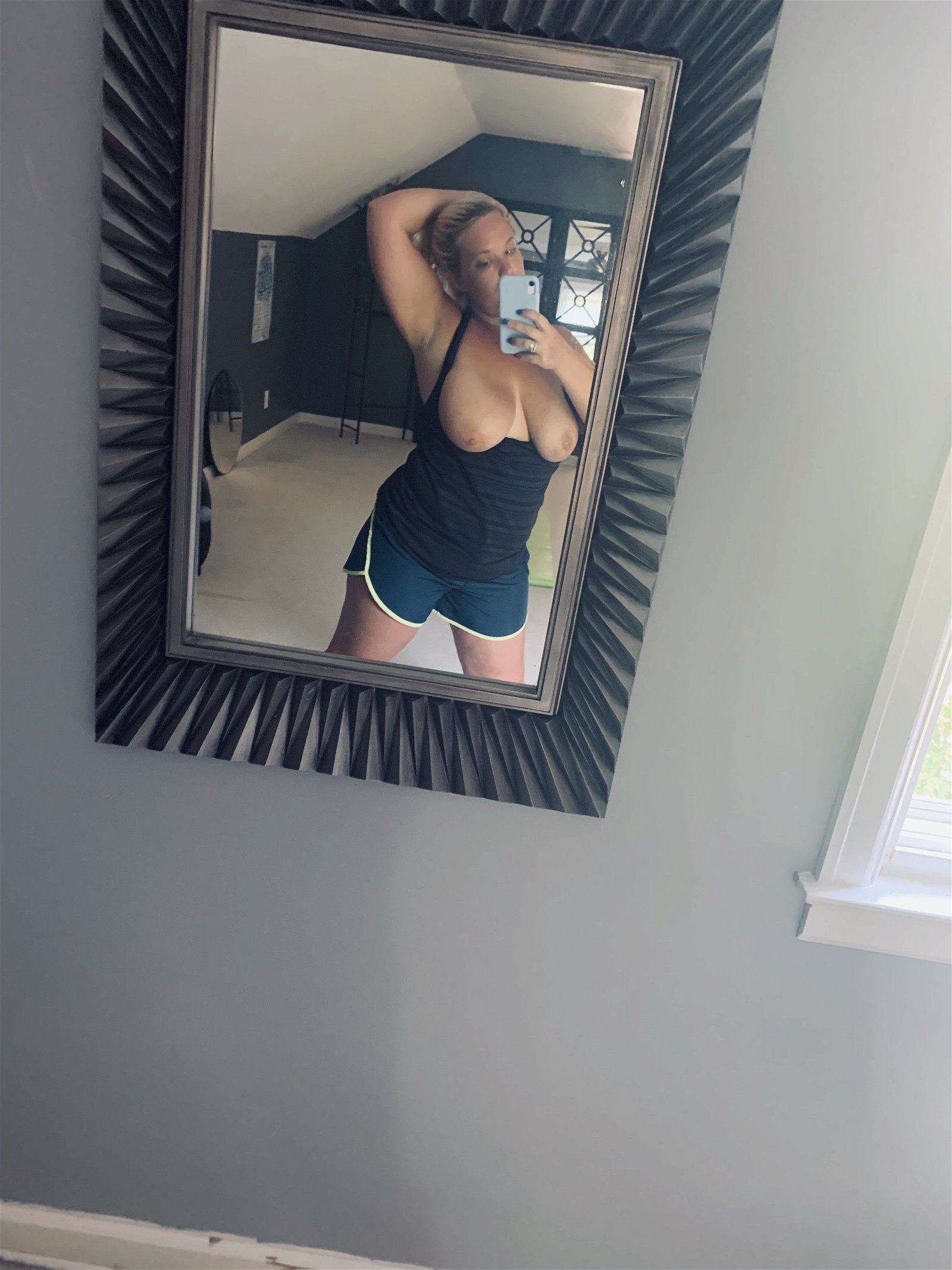 Photo by DblBIDuo with the username @Dblebiduo,  August 8, 2019 at 4:30 PM. The post is about the topic Curvy and the text says 'little morning workout😈 little horny!'