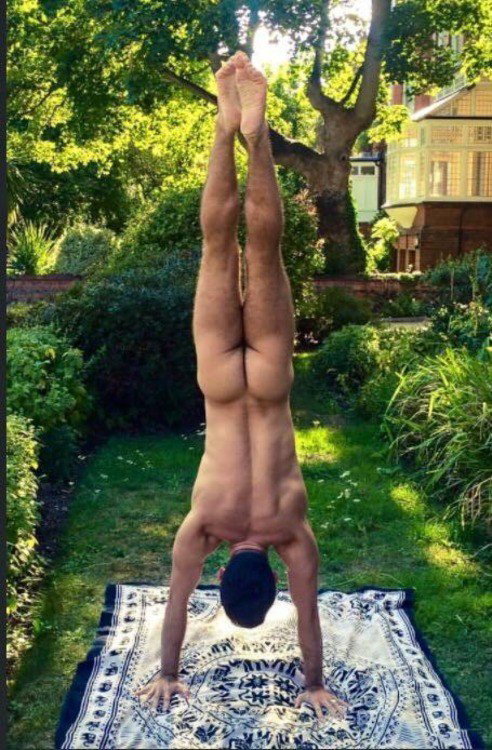 Photo by FunSizeYogui with the username @funsizeyogui, who is a verified user,  August 21, 2021 at 5:45 PM. The post is about the topic Men doing yoga