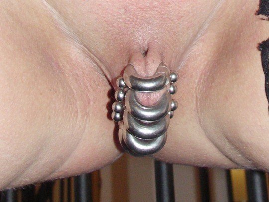 Photo by Paul2005 with the username @Paul2005,  June 19, 2022 at 7:32 AM. The post is about the topic Pussy Piercings