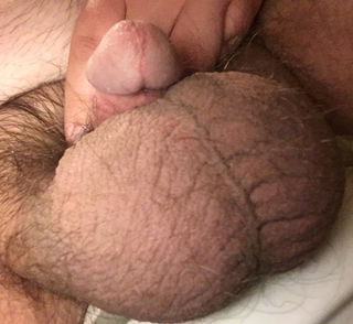 Photo by Big Dad with the username @BigDad20,  August 8, 2019 at 5:29 AM. The post is about the topic chubby amateurs and the text says 'come help daddy for a minute..'