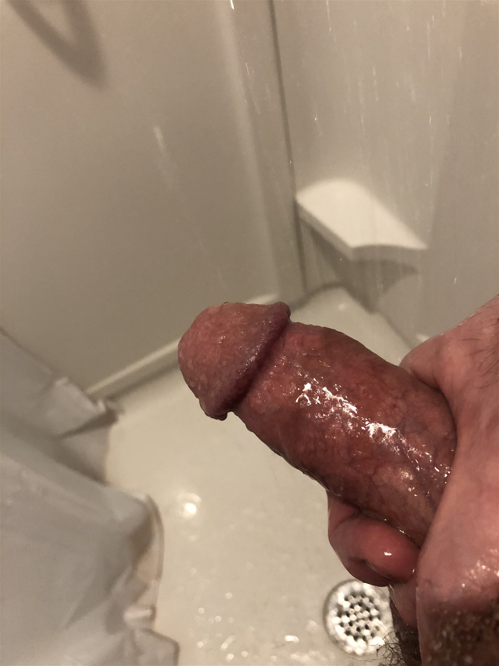 Photo by MasterFyr34 with the username @MasterFyr34,  February 22, 2020 at 1:51 PM and the text says 'Rub-a-dub-dub.....stroking in the tub 😉😈'