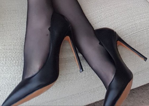 Photo by FantasyPantyhose.com with the username @FantasyPantyhose,  March 14, 2021 at 4:44 PM. The post is about the topic High Heel love and the text says 'https://www.pantyhosecam.net/tag/pantyhose/f/'