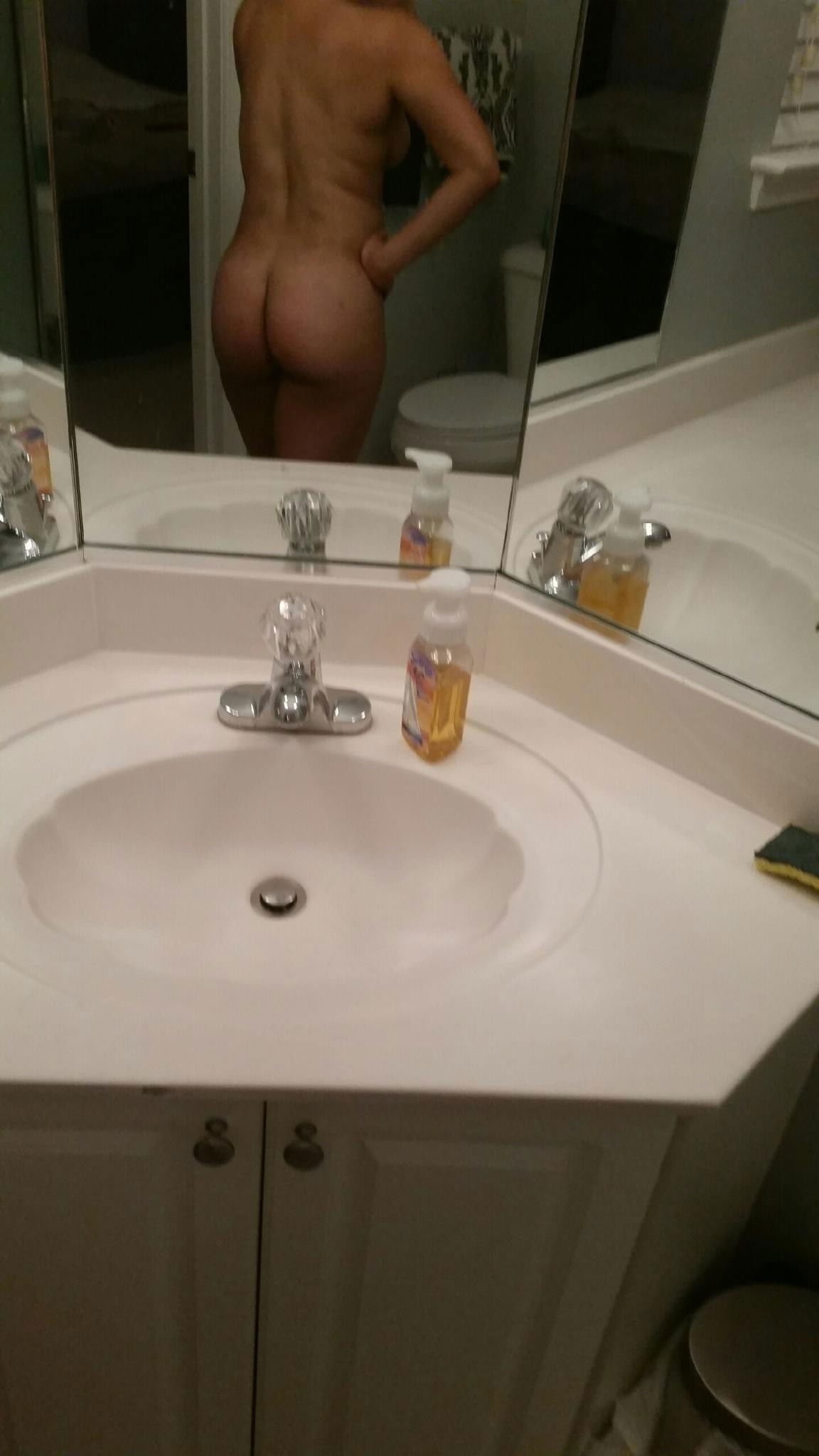 Photo by Secretwife757 with the username @Secretwife757,  August 13, 2019 at 3:44 PM. The post is about the topic Amateurs and the text says 'who wants to come fuck me whike hubbys at work?'