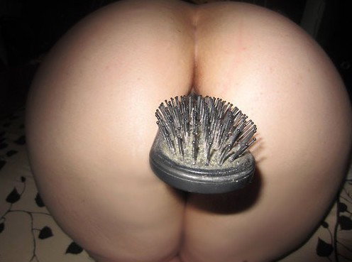 Photo by DreameyScout with the username @DreameyScout,  September 21, 2019 at 7:47 AM. The post is about the topic Have you ever inserted this? and the text says '#hairbrush and #roundedass'