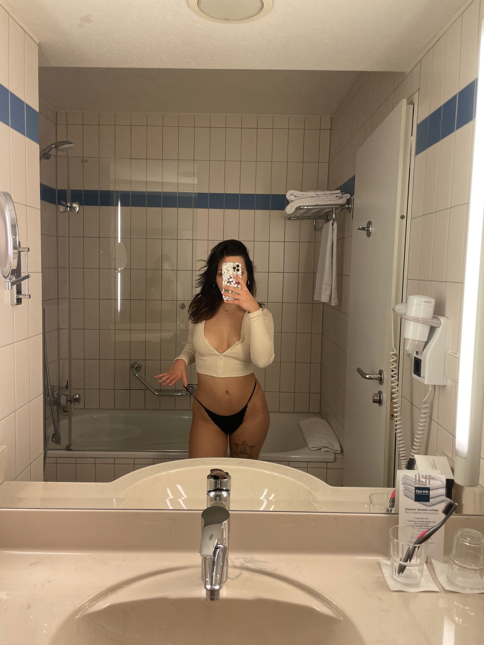 Album by warmhoney with the username @warmhoney, who is a verified user,  November 28, 2023 at 4:43 PM. The post is about the topic bath and the text says 'i forgot sharesome existed 
Welcoming myself back with some bathroom selfies 🛁'