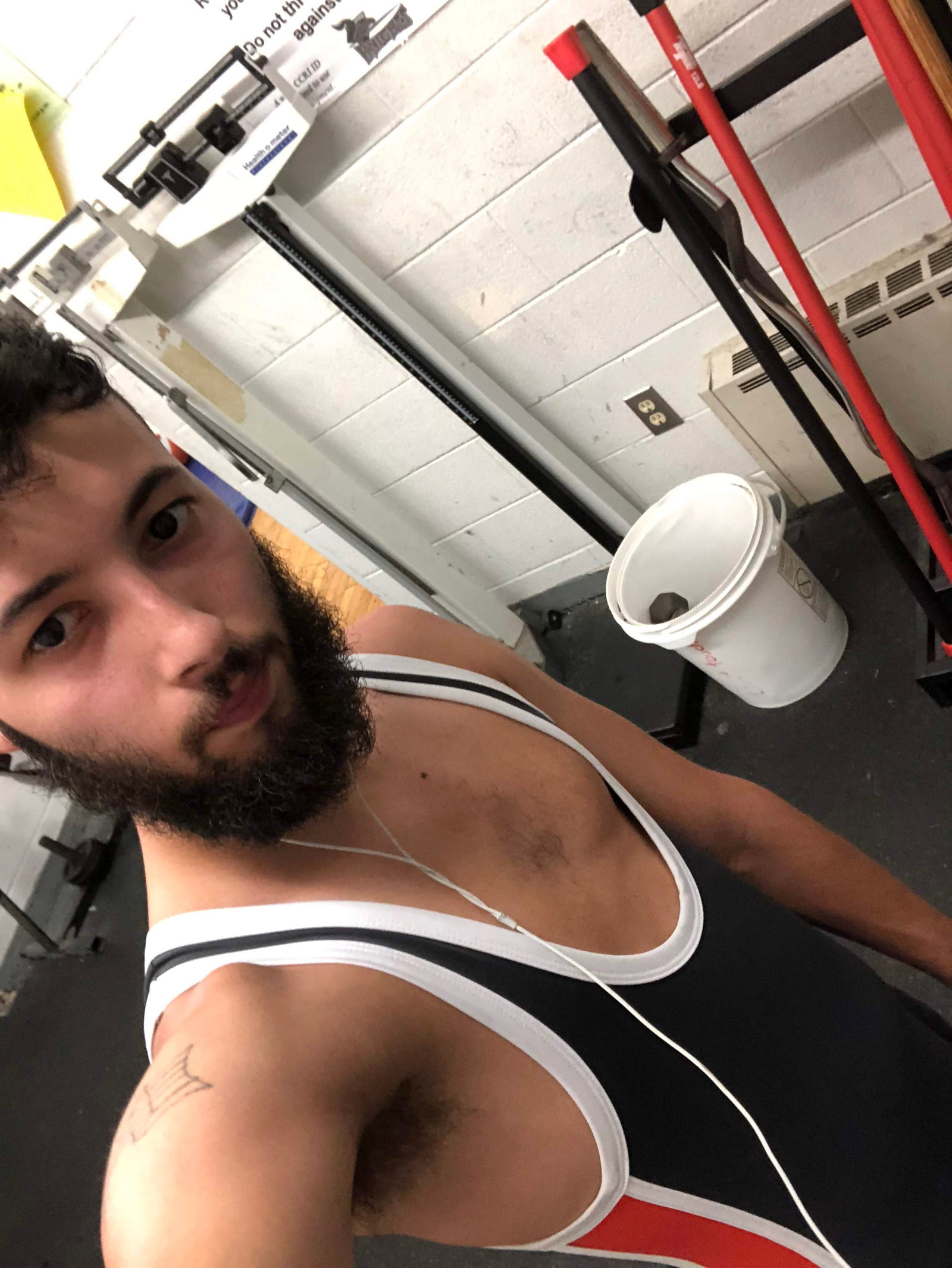 Photo by Cameron hunterxxx with the username @cameronhunter921,  August 20, 2019 at 8:22 PM. The post is about the topic Guys in singlets and the text says 'me in my singlet at the gym'
