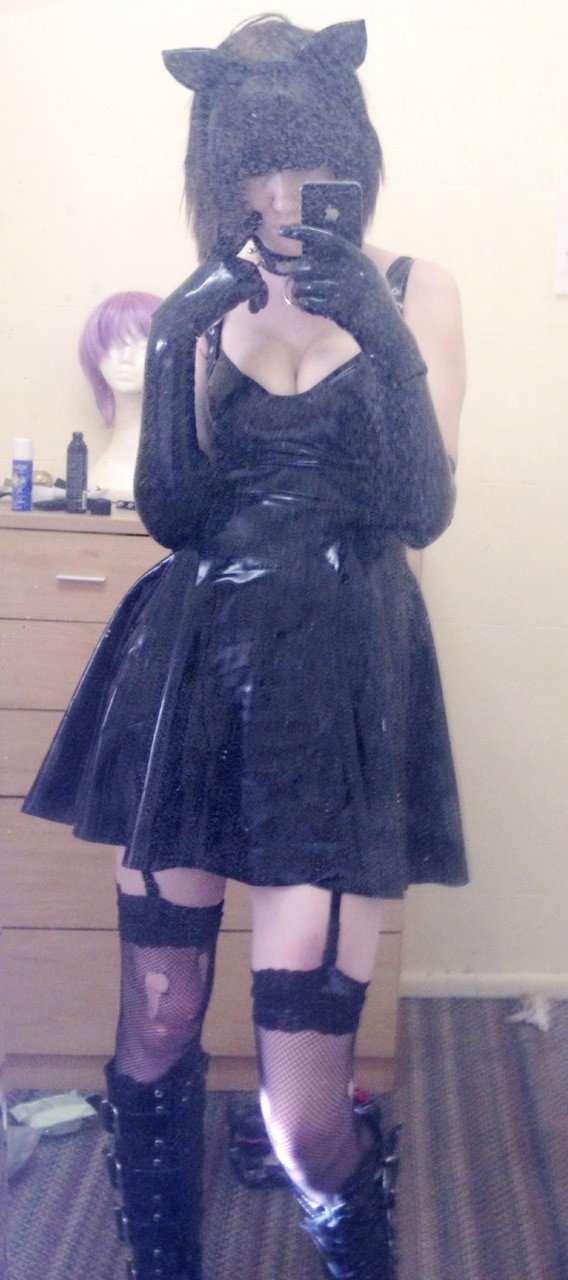 Photo by JoonasD6 with the username @JoonasD6,  September 30, 2013 at 2:01 PM and the text says 'nekomimiuk:

karlykitten-:

I should clean my mirror but #yolo #swag

Catgirl + latex = …. win!'