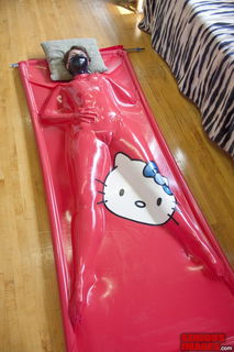 Photo by JoonasD6 with the username @JoonasD6,  July 29, 2018 at 2:28 AM and the text says 'coldlatexbitch:Whaaat?!?! I want a Hello Kitty vac-bed :)'