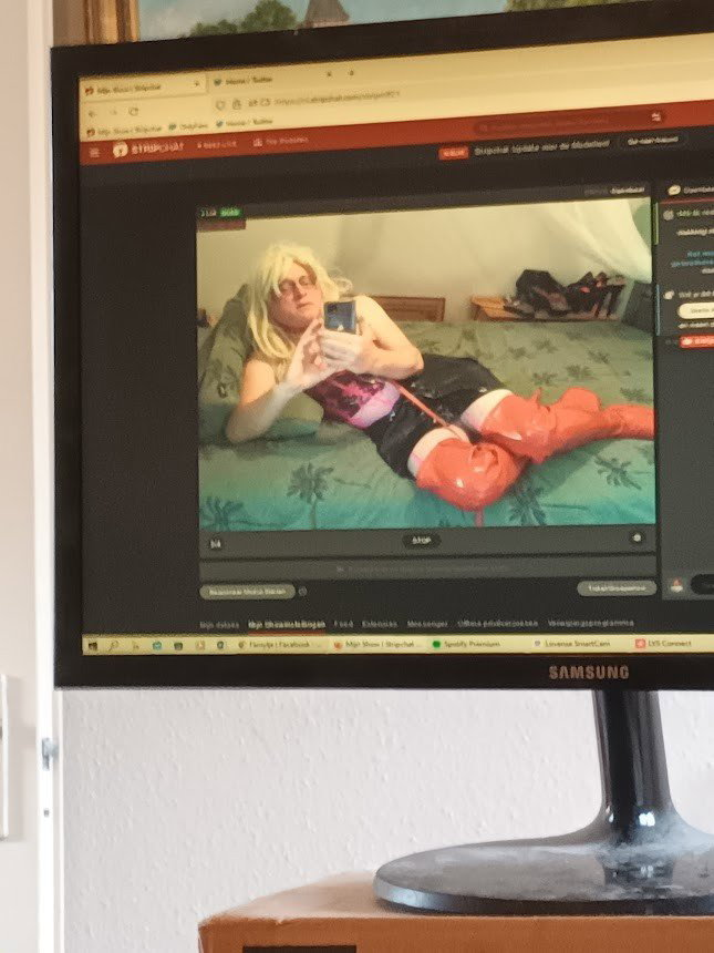 Photo by fluffie with the username @fluffie, who is a verified user,  September 14, 2022 at 5:41 PM. The post is about the topic GODDESS MRS TIFF and the text says 'net op stripchat gewerkt als hoer voor FINDOM GODDESS TIFF. ben ik wel sletterig genoeg voor die SUPERIEURE NEGERS'