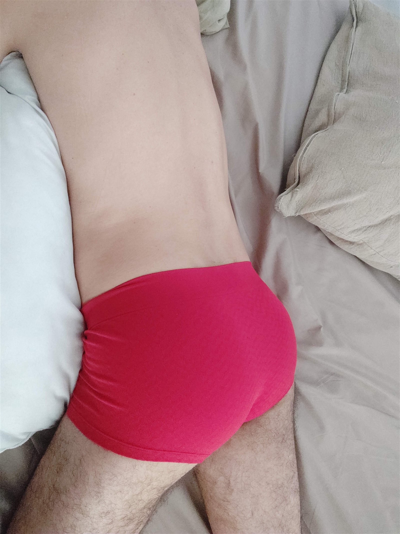 Photo by Queremos te provar! with the username @queremosteprovar, who is a verified user,  March 10, 2022 at 1:29 PM. The post is about the topic Bisexual and the text says 'Hello guys! What about some asses in red for you? Hope you all enjoy it! 😇😘'