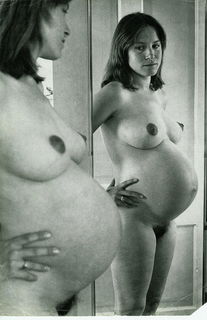 Photo by LePigeonVolant with the username @LePigeonVolant,  November 22, 2022 at 2:59 PM. The post is about the topic Pregnant and the text says 'vintage'