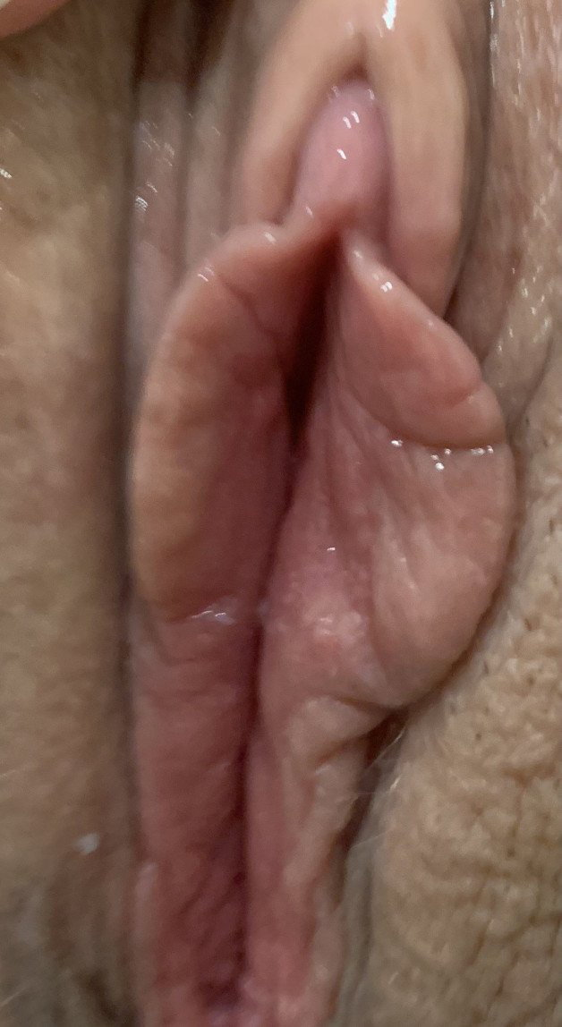 Photo by Kimthemilf with the username @Kimthemilf, who is a verified user,  February 20, 2021 at 3:17 PM. The post is about the topic Butterfly Pussy Wings and the text says 'As promised!!'