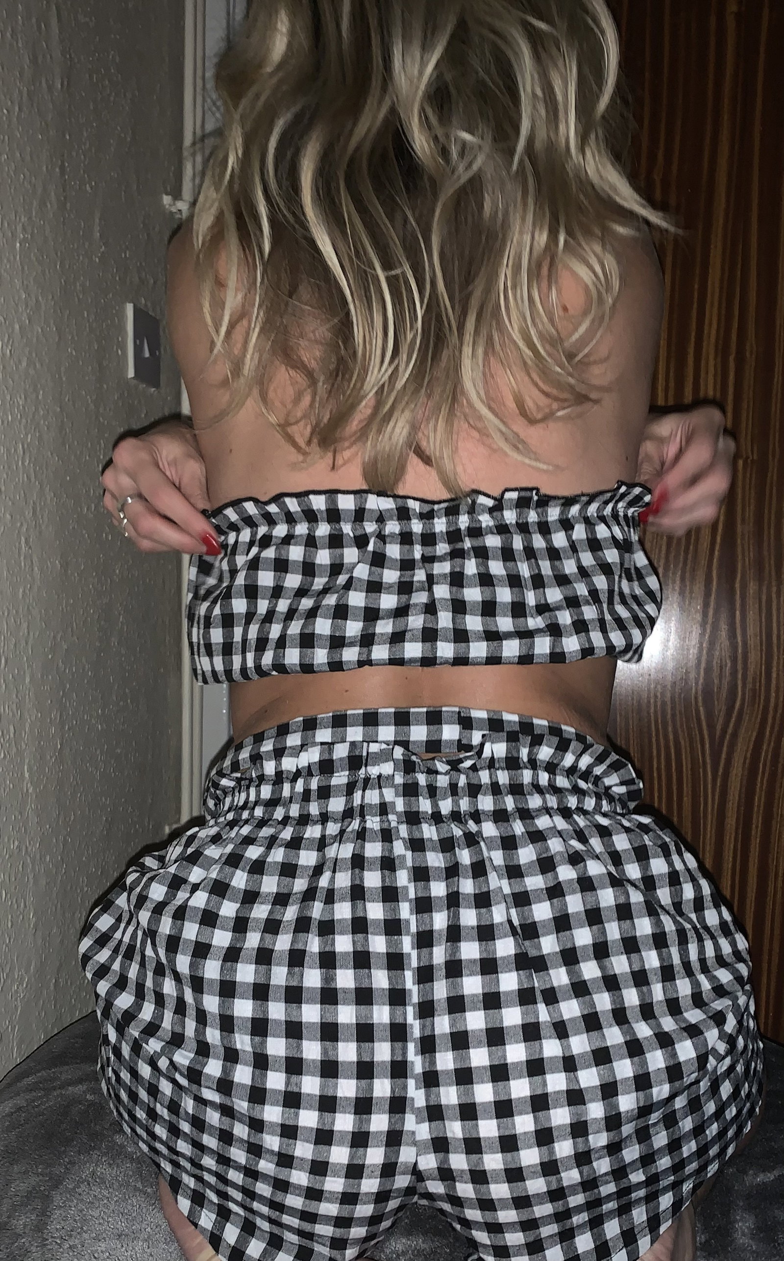 Photo by Kimthemilf with the username @Kimthemilf, who is a verified user,  January 1, 2021 at 8:08 PM. The post is about the topic MILF and the text says 'Hope you guys like tonights outfit??'