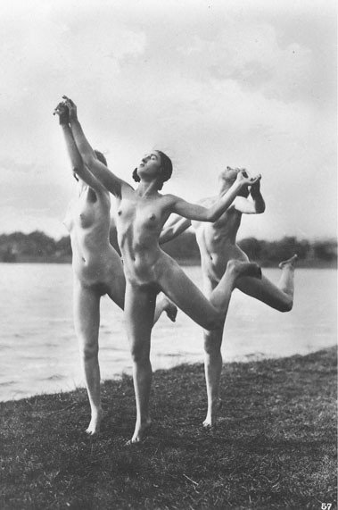 Photo by Grandma-Did-It with the username @Grandma-Did-It,  May 3, 2019 at 2:13 AM and the text says 'Gerhard Riebicke, Germany, 1930s.  The center dancer is Leni Riefenstahl, and if you don't know who that is, google it.  It's important'