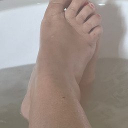 Photo by Bouncing Bunny with the username @B1gDuk36,  July 1, 2023 at 7:28 PM. The post is about the topic Sexy Feet and the text says 'Considering uploading some of my feet with and without jewelry; what do you think ?'