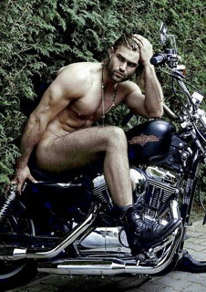 Photo by Wanaliklatin with the username @Wanaliklatin,  October 24, 2019 at 3:34 PM. The post is about the topic Men's ass on motorcycle/bicycle seats
