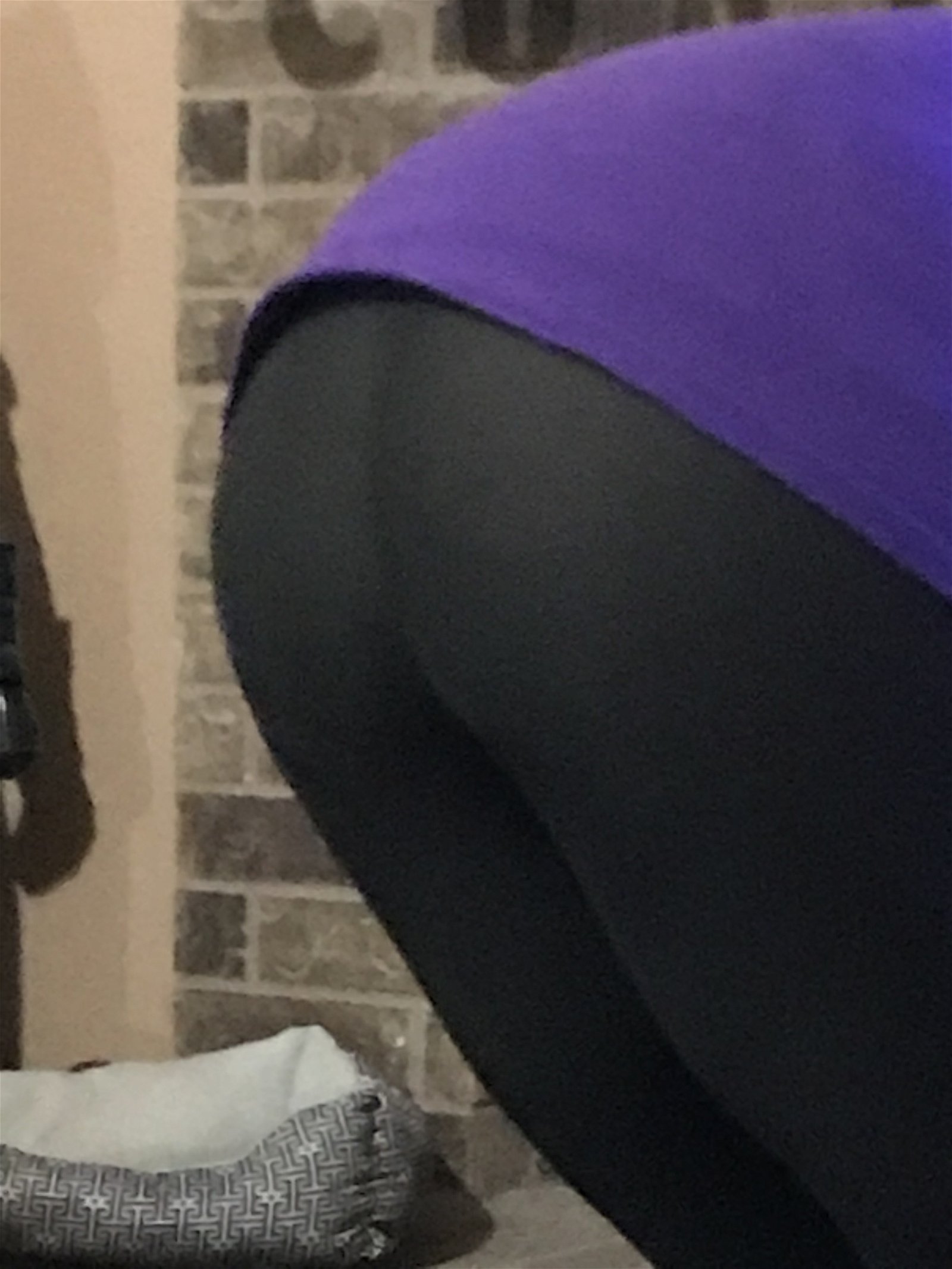 Photo by Just4funindfw with the username @Just4funindfw, who is a verified user,  December 4, 2018 at 11:55 PM and the text says 'Leggings so tight they were seethru'