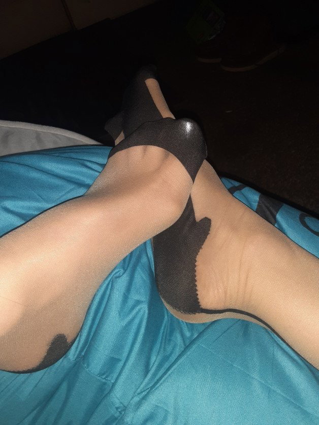 Photo by TaraSteele with the username @TaraSteele, who is a star user,  March 22, 2021 at 8:32 PM. The post is about the topic Foot Fetish and the text says 'Want a custom PIC or VID of my flawless feet??
Anything your ♡heart desires, my petite, smooth, flexible, feet are ALL YOURS ♡

... click link below to see more ... https://feetify.com/members/tara_steele/  #manyvids #footgoddess #feetify #footporn..'