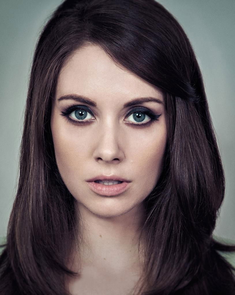 Photo by secretsoforange with the username @secretsoforange,  September 4, 2018 at 2:24 AM and the text says 'onedirtymotheragain:

Alison Brie #woman  #brunette  #green  #eyes  #allison  #brie'