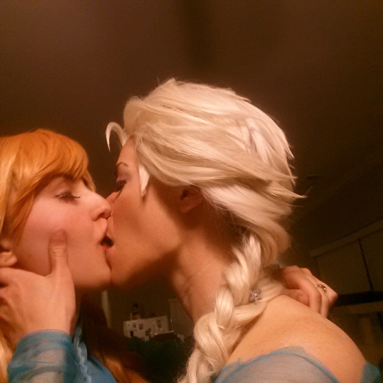 Photo by secretsoforange with the username @secretsoforange,  September 13, 2017 at 11:30 PM and the text says 'rocket2saturn:
So me and my girlfriend kwermafox dressed up as Elsa and Anna and decided to totally make out. Because we ship Elsanna like fedex and could not resist the urge. Plus It has been a while since I have contributed to the tag so…Me..'