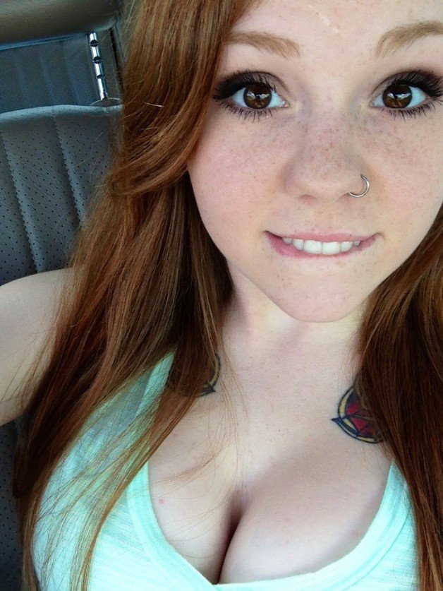 Photo by secretsoforange with the username @secretsoforange,  January 5, 2017 at 11:58 PM and the text says 'onedirtymotheragain:I do love that lip bite! #freckles  #woman  #brunette  #brown  #eyes'