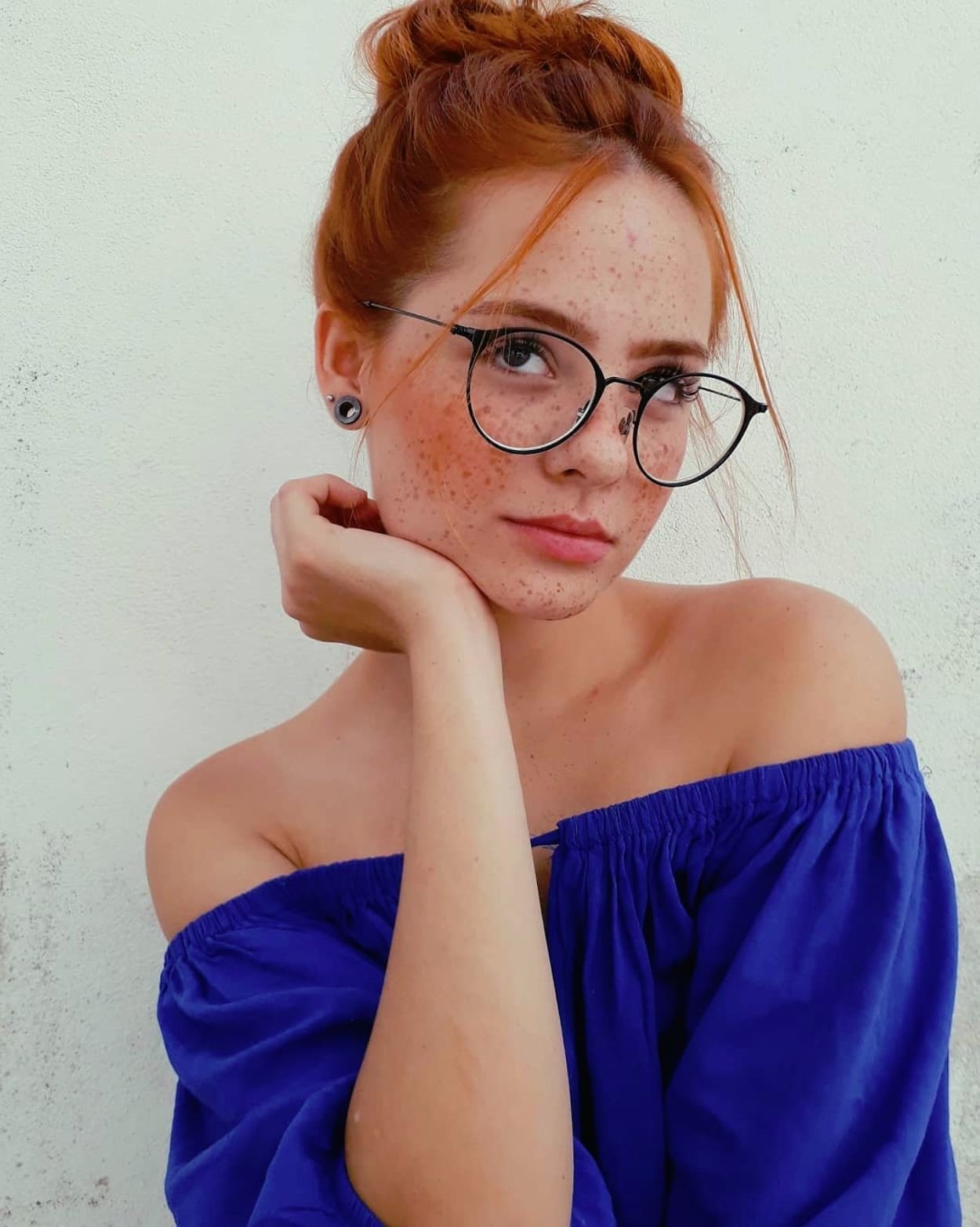 Photo by secretsoforange with the username @secretsoforange,  September 15, 2018 at 1:30 PM and the text says 'gewelmaker:



Duda Brandão

 #redhead  #duda  #brandão  #freckles  #glasses  #woman  #blue'