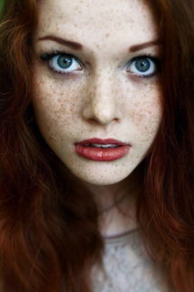 Photo by secretsoforange with the username @secretsoforange,  October 8, 2017 at 12:48 AM and the text says 'yesgingerfriend:

Tolle Sommersprossen #redhead  #woman  #freckles  #those  #eyes'