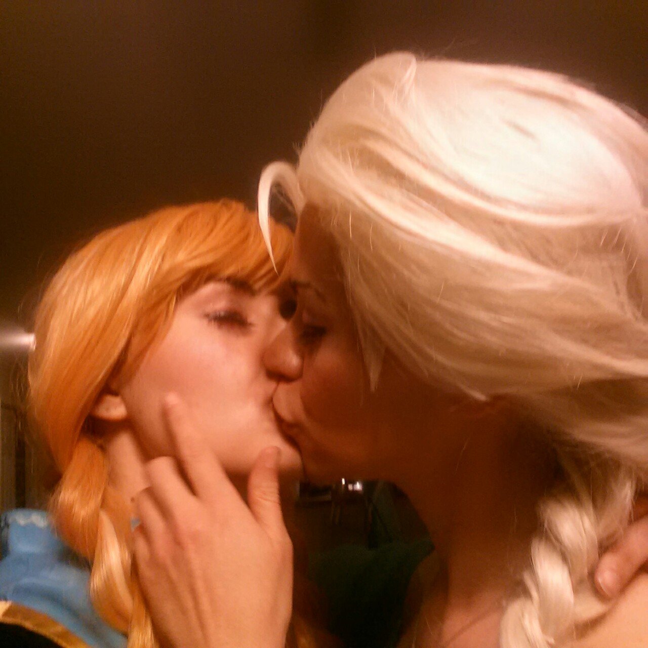 Photo by secretsoforange with the username @secretsoforange,  September 13, 2017 at 11:30 PM and the text says 'rocket2saturn:
So me and my girlfriend kwermafox dressed up as Elsa and Anna and decided to totally make out. Because we ship Elsanna like fedex and could not resist the urge. Plus It has been a while since I have contributed to the tag so…Me..'