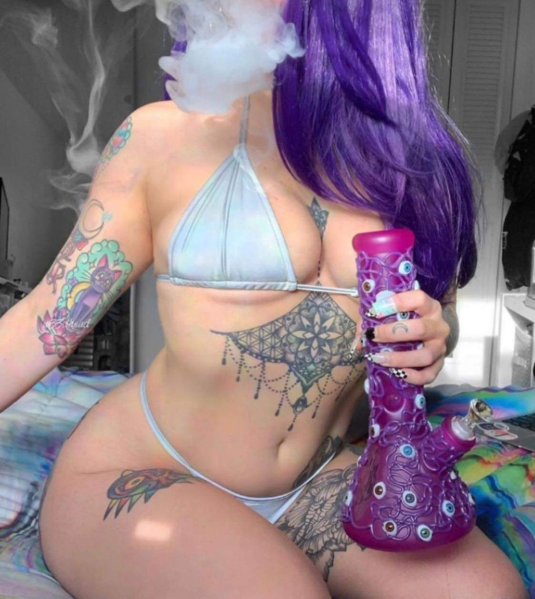 Photo by Ukelele with the username @Ukelele,  December 21, 2019 at 12:30 AM. The post is about the topic Horny & High and the text says '#purple #weed'