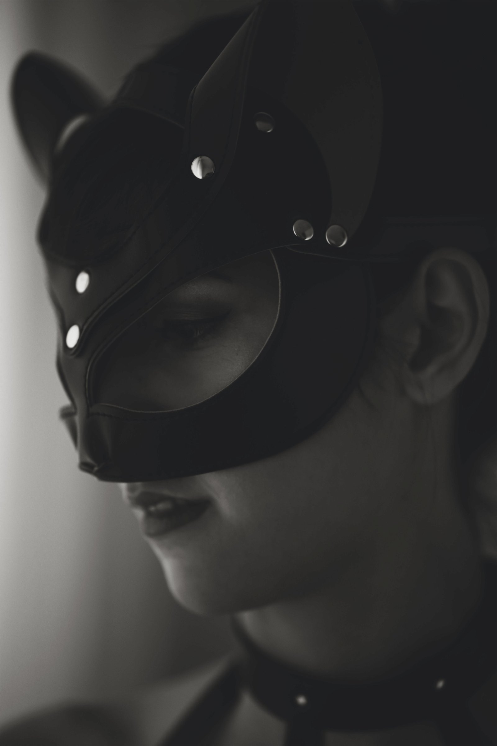 Photo by Lia Leone with the username @LiaLeone, who is a star user,  October 30, 2019 at 8:38 AM and the text says 'Lionheart... #fetish #mask #face #teen'