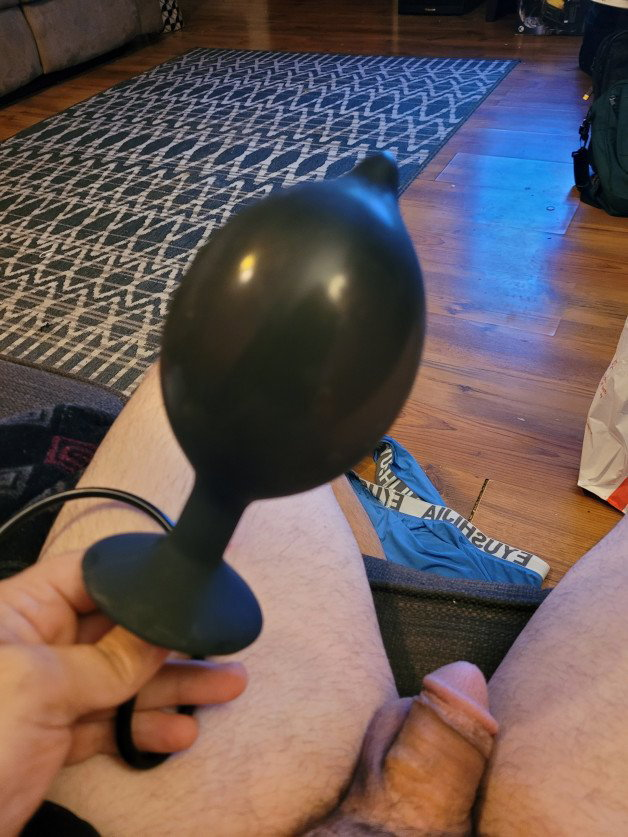 Photo by Beaverthief with the username @Beaverthief, who is a verified user,  November 1, 2021 at 6:59 PM and the text says 'trying out the new inflatable plug'