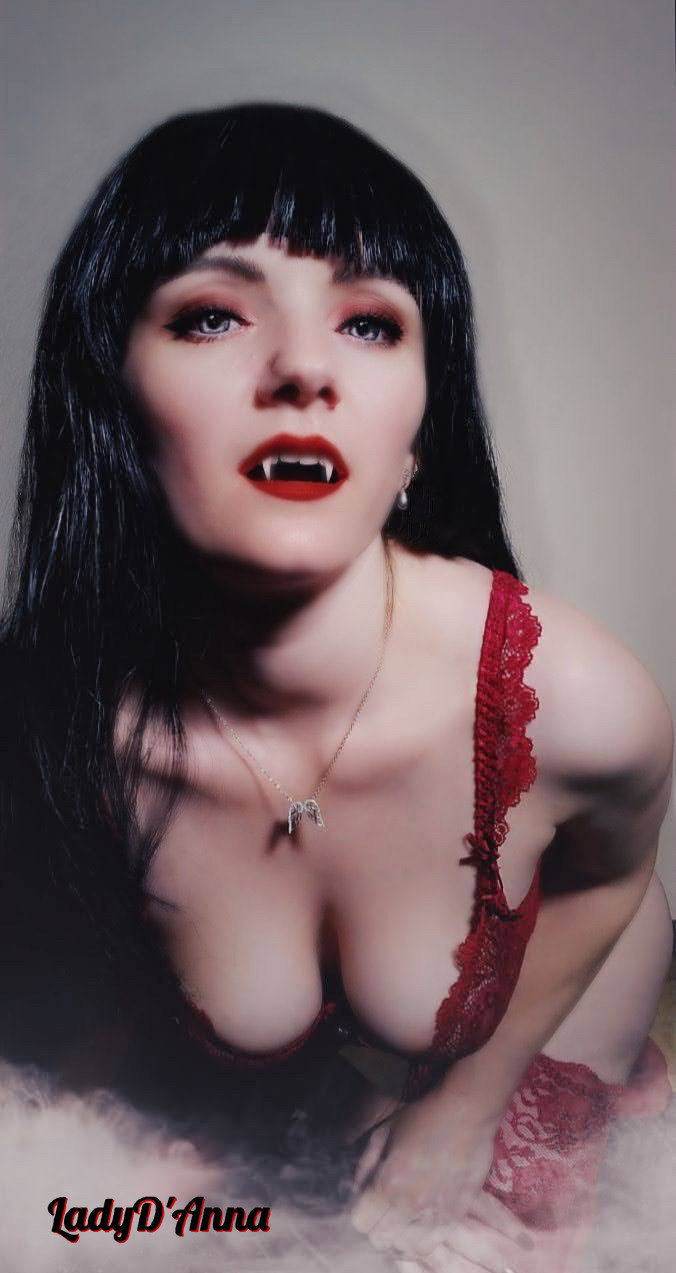 Photo by LadyD'Anna with the username @LadyD-Anna, who is a star user, posted on November 9, 2020. The post is about the topic Alt girls and the text says 'Vampire Lady D'Anna'