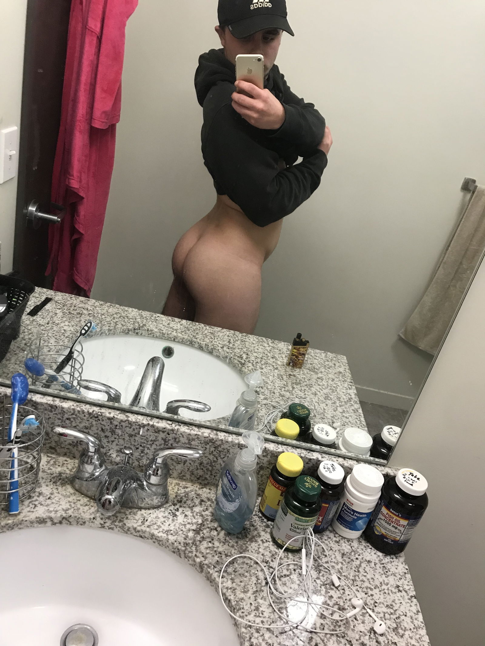 Album by Bigasstaz with the username @Bigasstaz,  October 10, 2019 at 3:07 AM and the text says 'im gonna go live on chaturbate... anyone wanna come join? #teen #dick #ass #college'