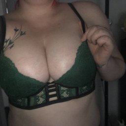 Photo by Kittycatt13 with the username @Kittycatt13, who is a verified user,  August 2, 2021 at 7:15 AM and the text says 'i love this bra. makes my boobs look good'
