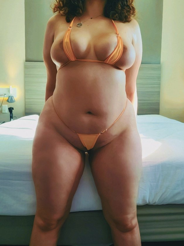 Photo by Assxpert with the username @Assxpert, who is a verified user,  April 14, 2021 at 11:25 PM and the text says '#bbw #bighips #bigtits'