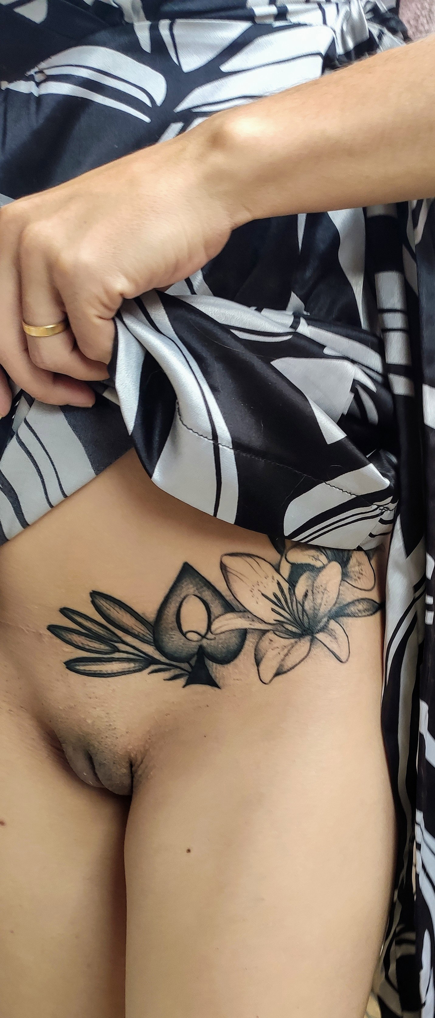 Photo by Lettywild with the username @LettyWild, who is a star user,  November 17, 2019 at 6:58 PM. The post is about the topic Hotwives and the text says '#queenofspades #lettywild #ksalsafadomg #ink #tattoo'