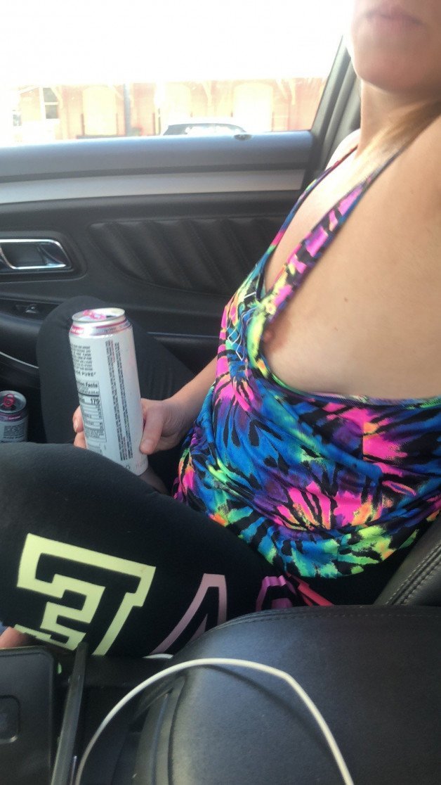 Photo by Shifty1588 with the username @Shifty1588,  April 15, 2021 at 1:07 PM. The post is about the topic amateur wives and gfs only and the text says 'cold drinks and a hot view!! lets get some likes shares and comments to keep my sexy girl turned on😉'