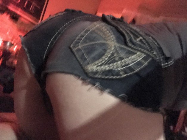 Photo by Sissybottomslut with the username @Sissybottomslut,  December 3, 2019 at 6:55 PM