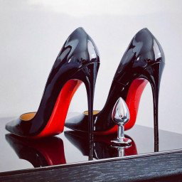 Photo by MarkMess with the username @MarkMess,  December 28, 2023 at 11:00 PM. The post is about the topic Louboutin