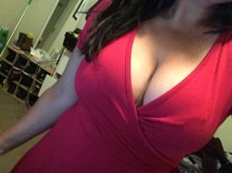 Photo by walkergirl195 with the username @walkergirl195,  January 29, 2020 at 5:54 AM. The post is about the topic Amateurs and the text says 'This is my boyfriend's favorite dress. What do you guys think?'