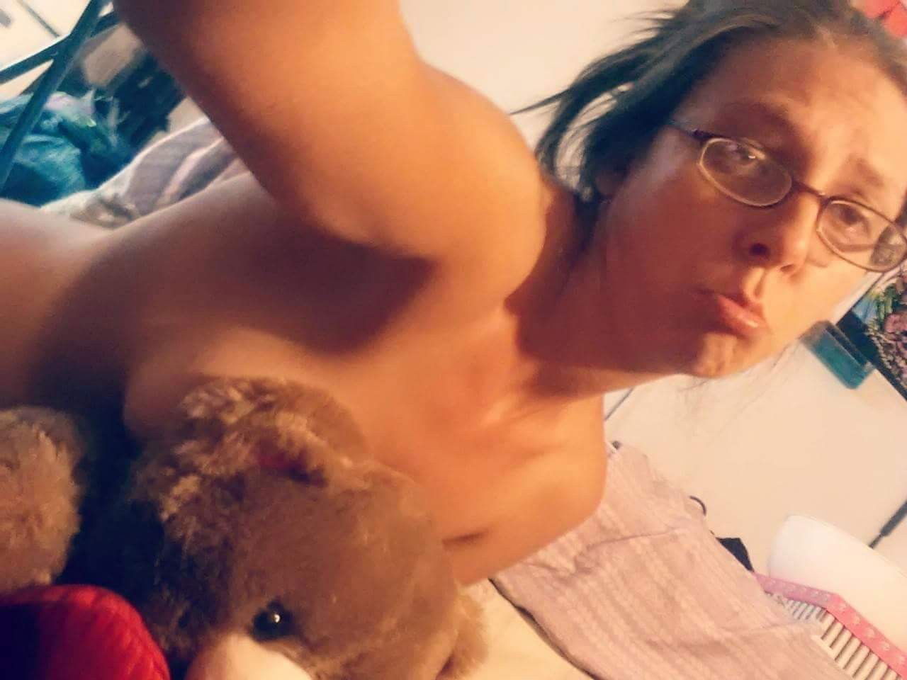 Photo by FreedomDawn with the username @FreedomDawn, who is a verified user,  December 28, 2019 at 2:06 AM and the text says '#missingdaddy #lonely #girl'